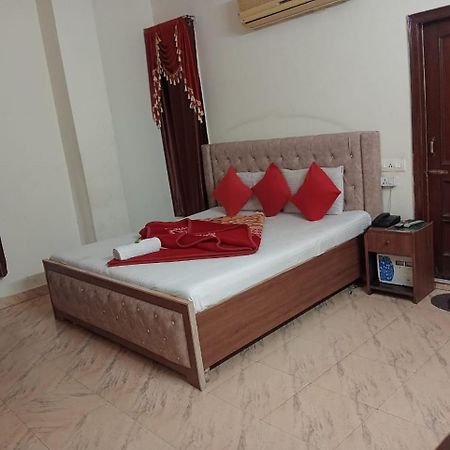 Hotel Holiday Inn Paradise Чандигарх Экстерьер фото