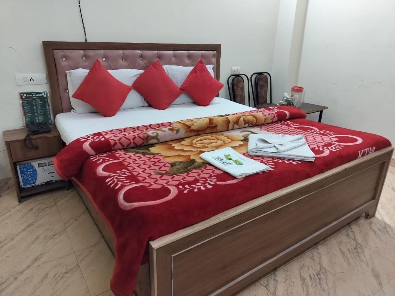 Hotel Holiday Inn Paradise Чандигарх Экстерьер фото
