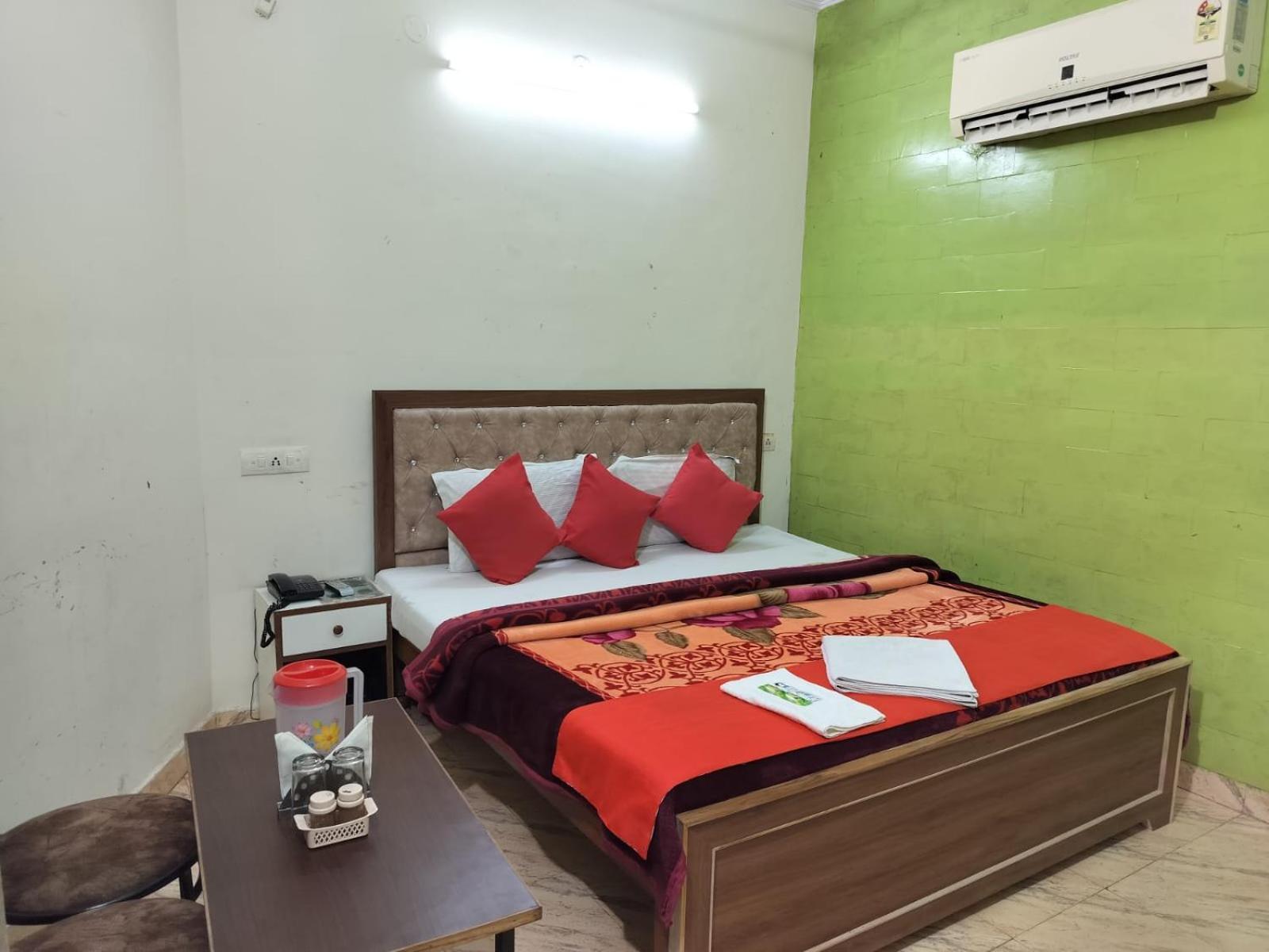 Hotel Holiday Inn Paradise Чандигарх Экстерьер фото