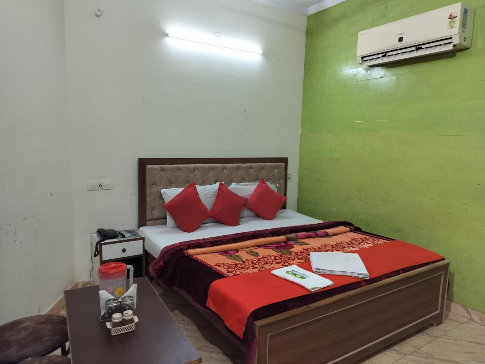 Hotel Holiday Inn Paradise Чандигарх Экстерьер фото