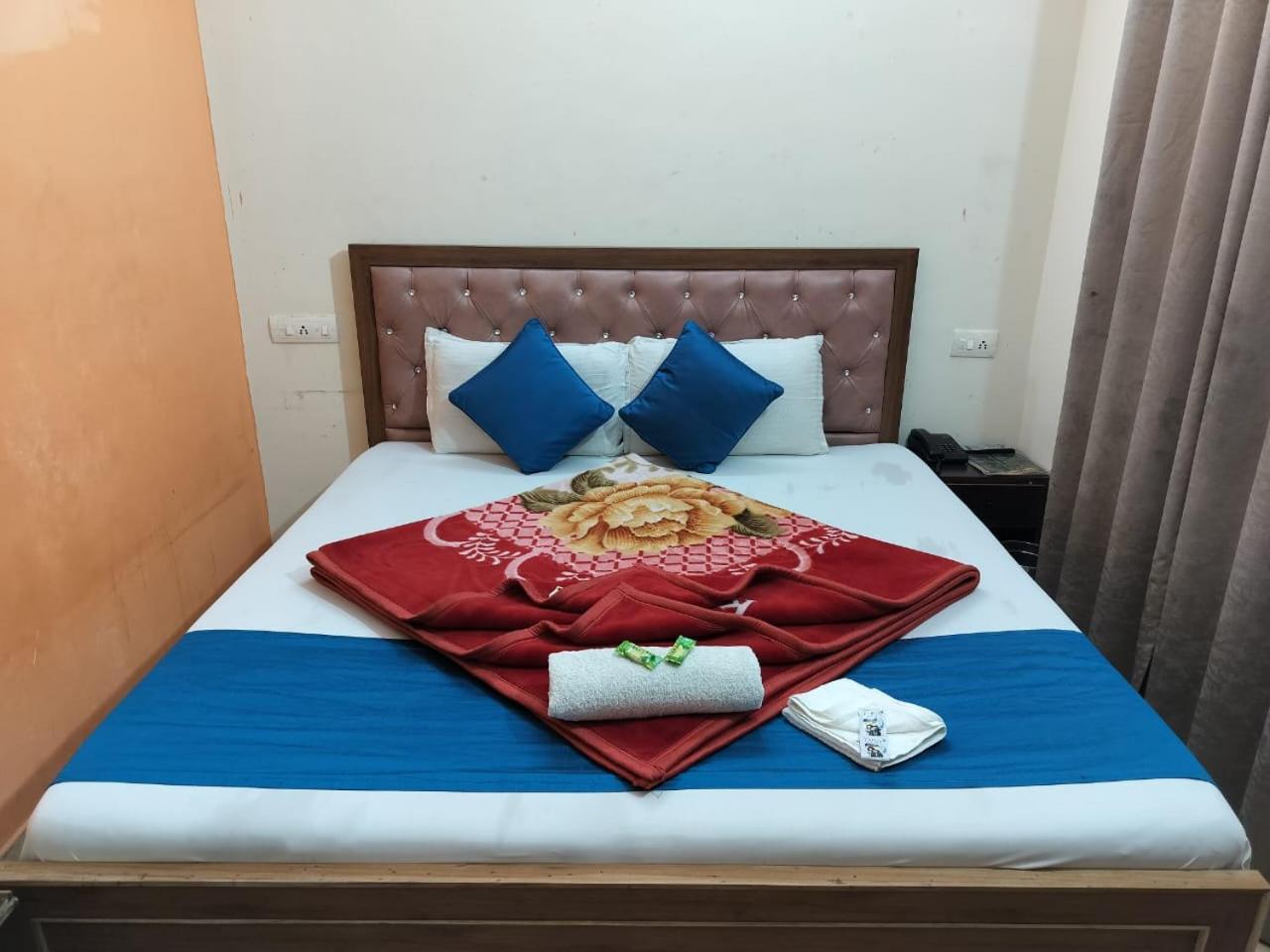 Hotel Holiday Inn Paradise Чандигарх Экстерьер фото