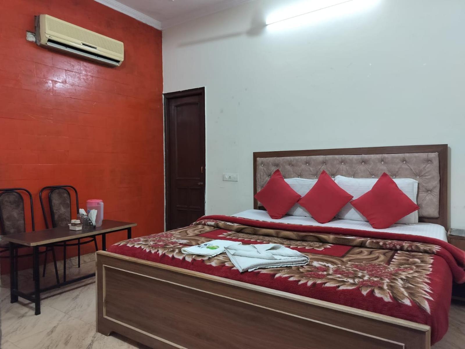 Hotel Holiday Inn Paradise Чандигарх Экстерьер фото