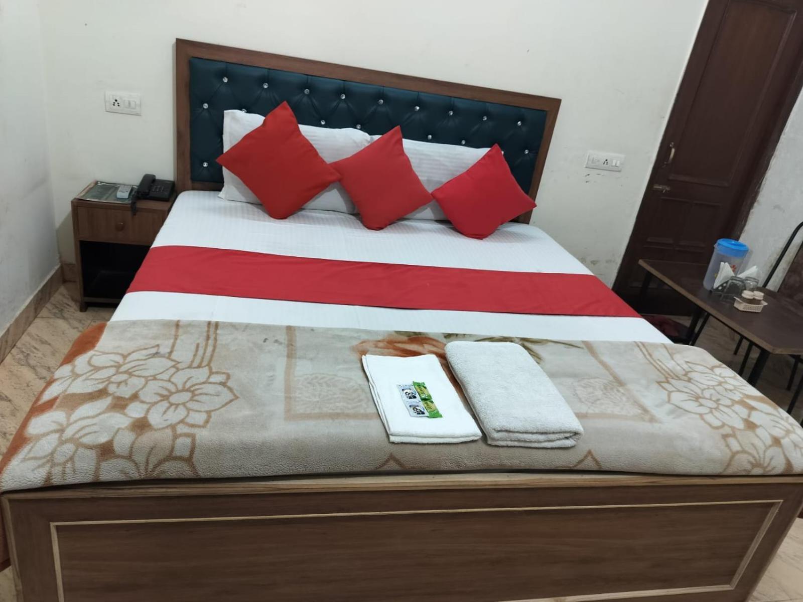 Hotel Holiday Inn Paradise Чандигарх Экстерьер фото