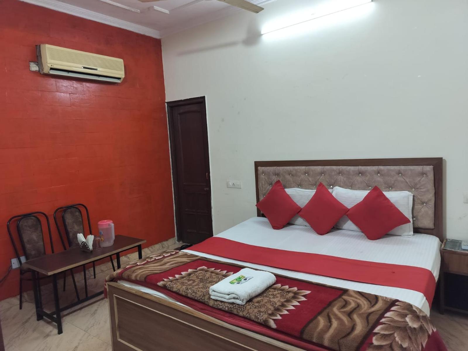 Hotel Holiday Inn Paradise Чандигарх Экстерьер фото