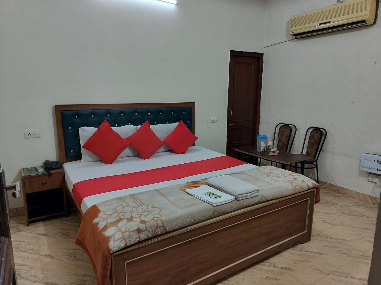 Hotel Holiday Inn Paradise Чандигарх Экстерьер фото
