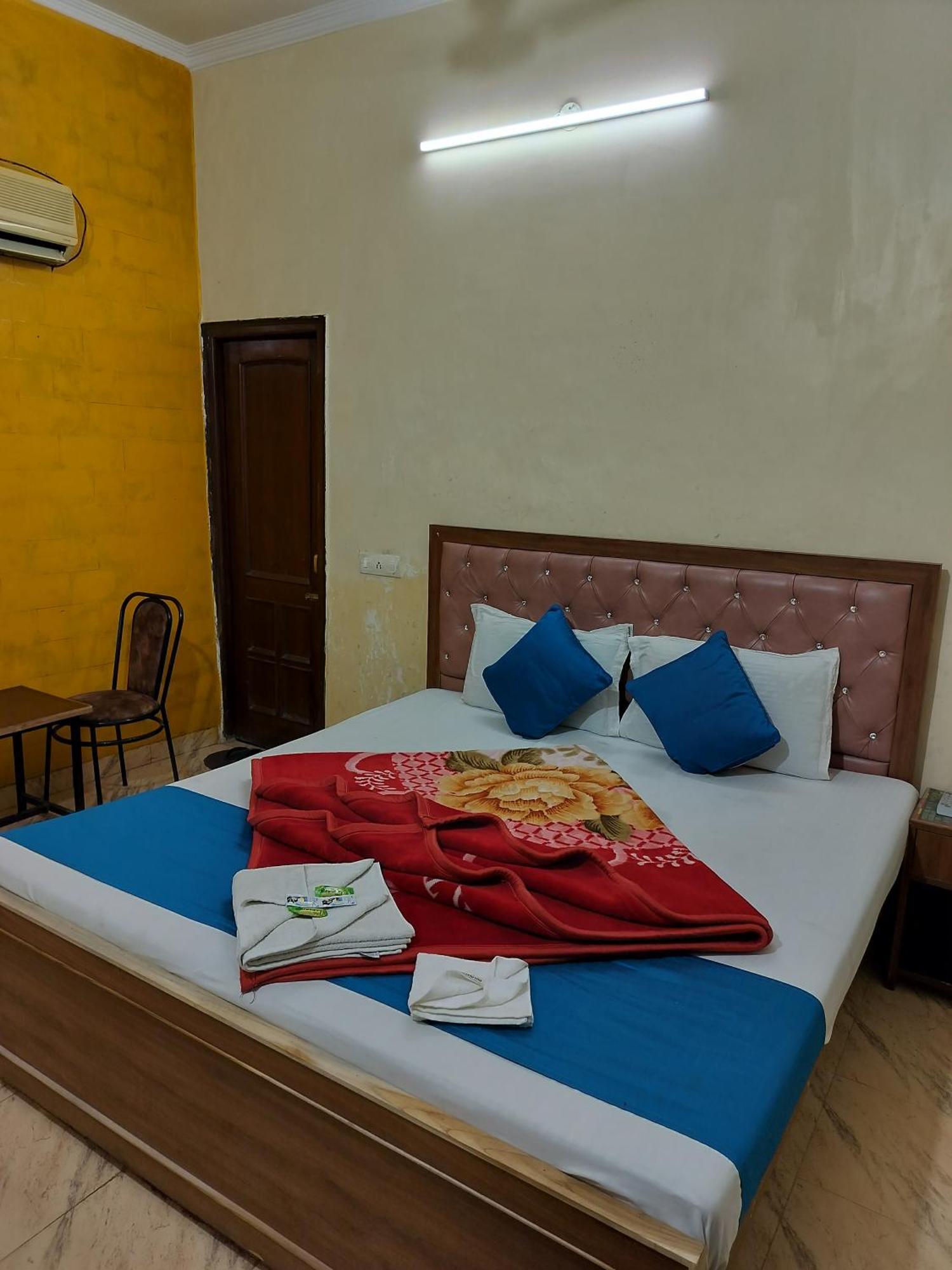 Hotel Holiday Inn Paradise Чандигарх Экстерьер фото