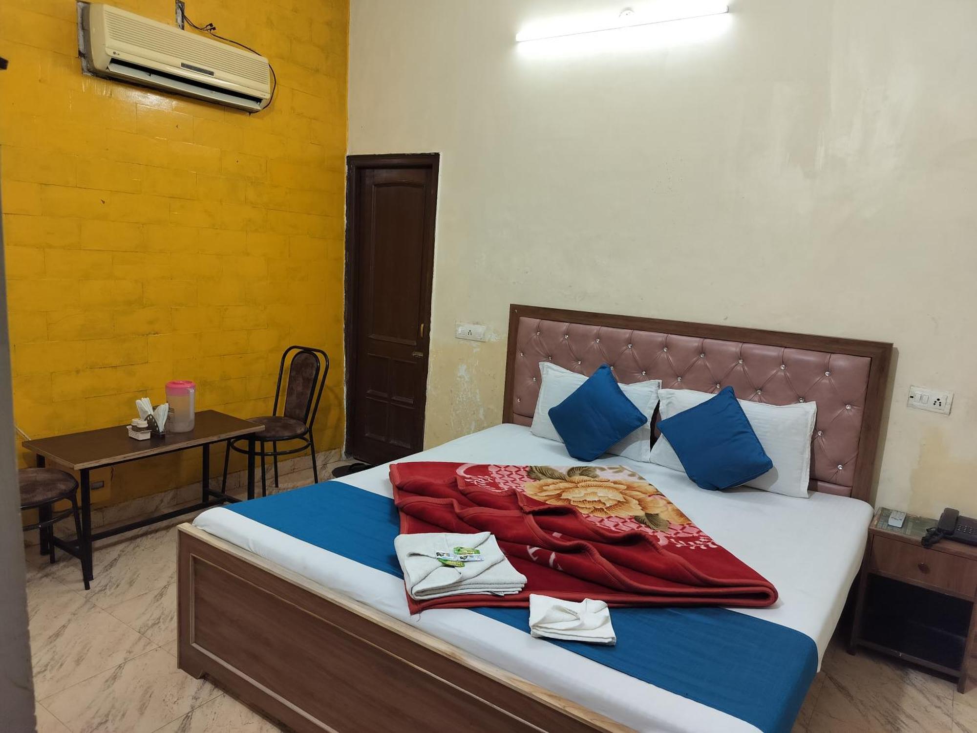 Hotel Holiday Inn Paradise Чандигарх Экстерьер фото