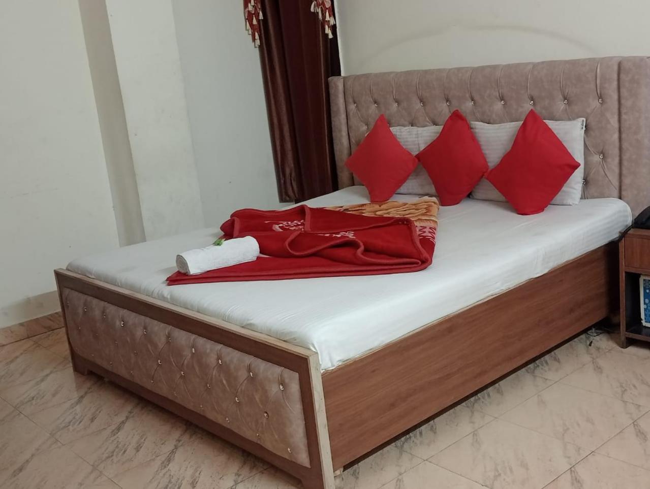 Hotel Holiday Inn Paradise Чандигарх Экстерьер фото