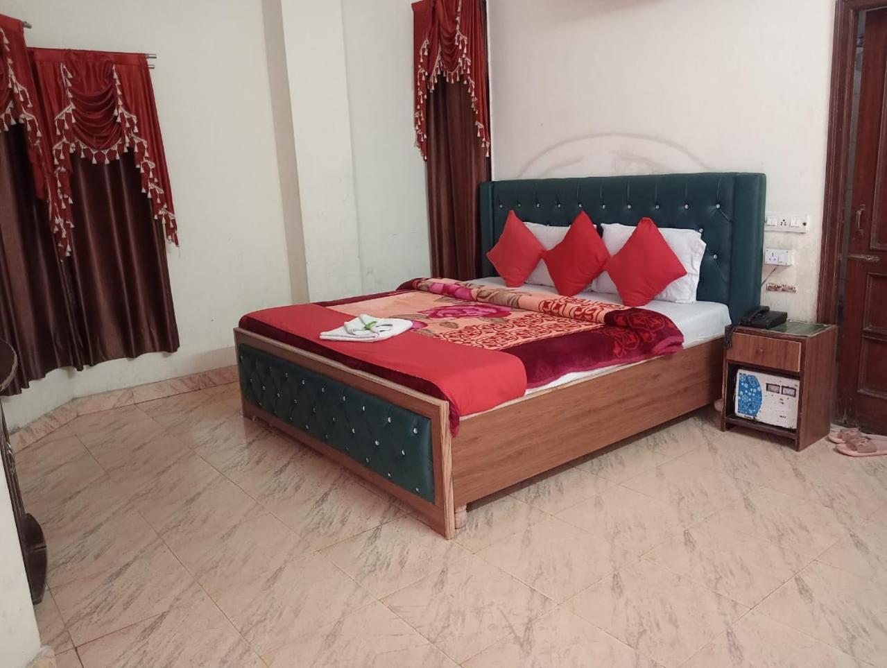 Hotel Holiday Inn Paradise Чандигарх Экстерьер фото