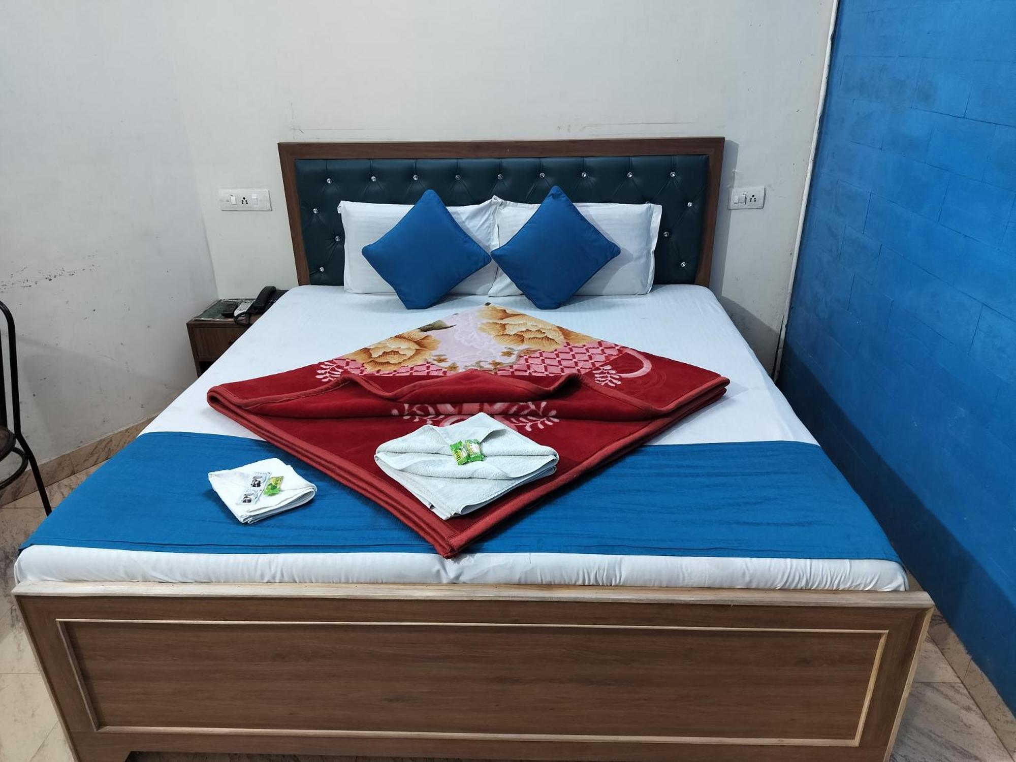 Hotel Holiday Inn Paradise Чандигарх Номер фото